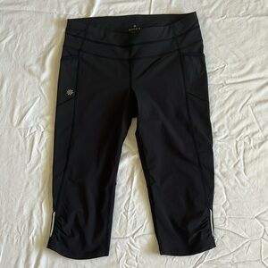 Women’s Athleta Capri Pants, Black, size medium